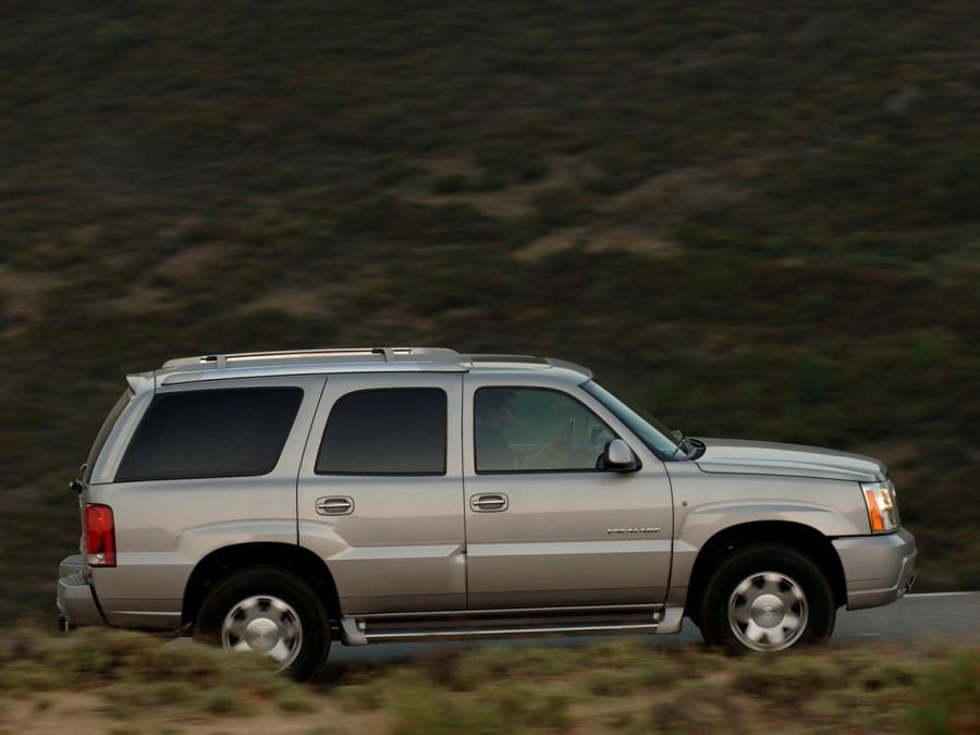  Cadillac Escalade 2001 года  (фото 16 из 31)